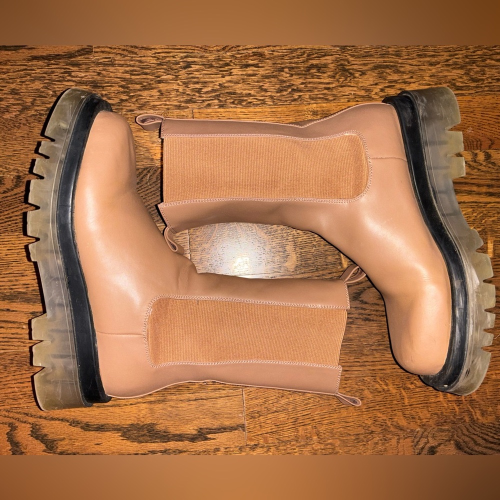 Looks like Summer Zarya Chelsea Boot